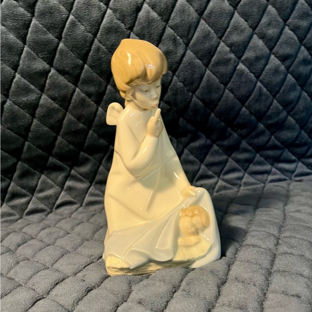 Lladro Angel with Child - kneeling, finger at lips and sleeping baby in a blue